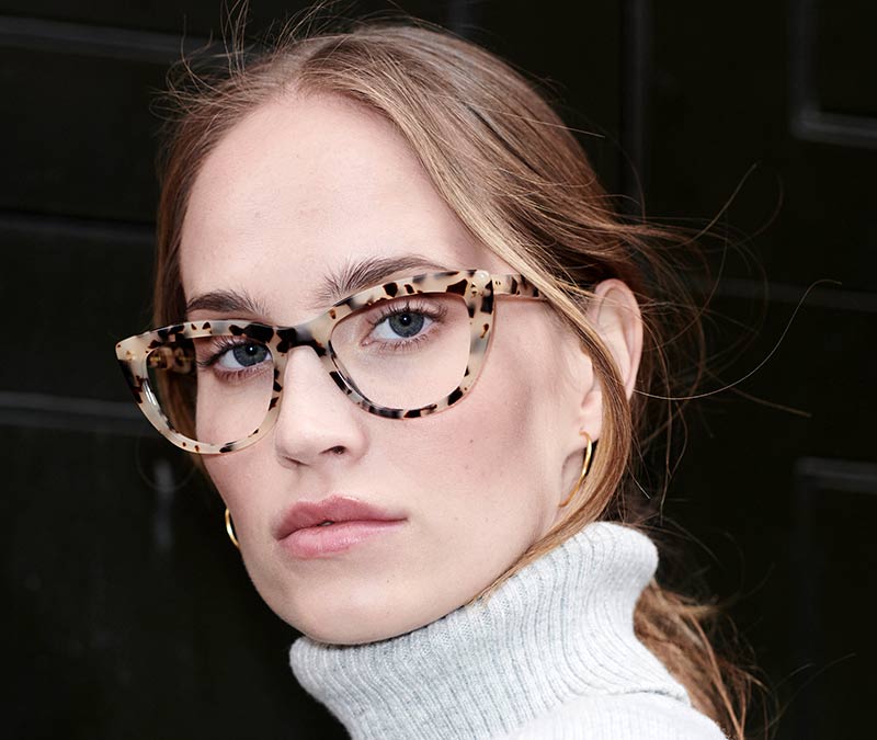 Alexis Amor Birdie frames in Amber Fleck