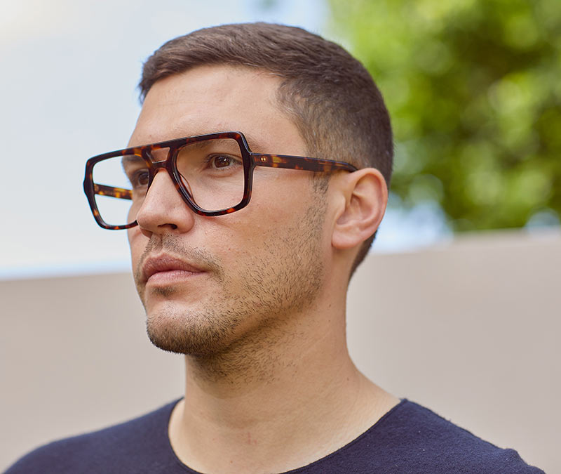 Alexis Amor Burt frames in Amber Fleck