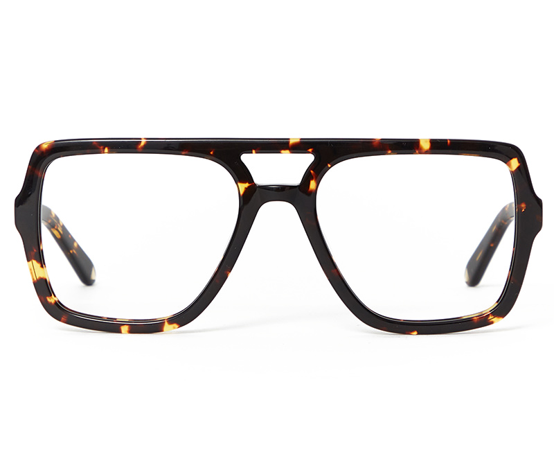 Alexis Amor Burt frames in Amber Fleck