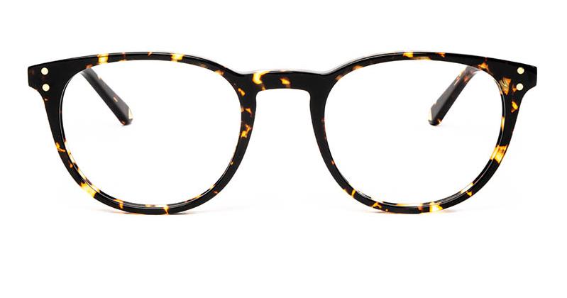 Alexis Amor Edie frames in Amber Fleck