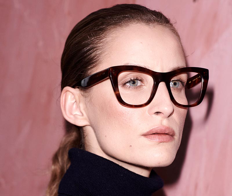 Alexis Amor Holly frames in Super Luxe Havana