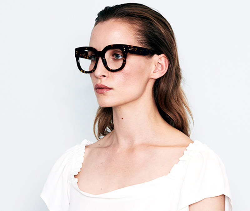 Alexis Amor Jojo frames in Gloss Black Amber Fleck