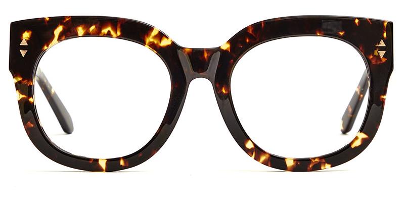 Alexis Amor Jojo X frames in Amber Fleck