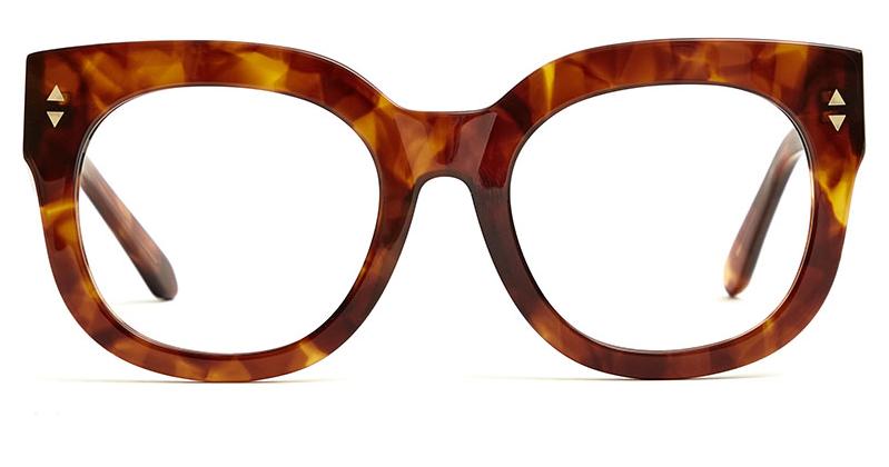 Alexis Amor Jojo X frames in Super Luxe Havana