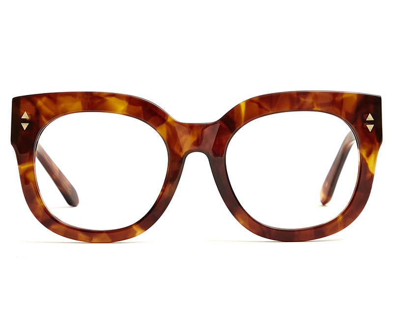 Alexis Amor Jojo X frames in Super Luxe Havana