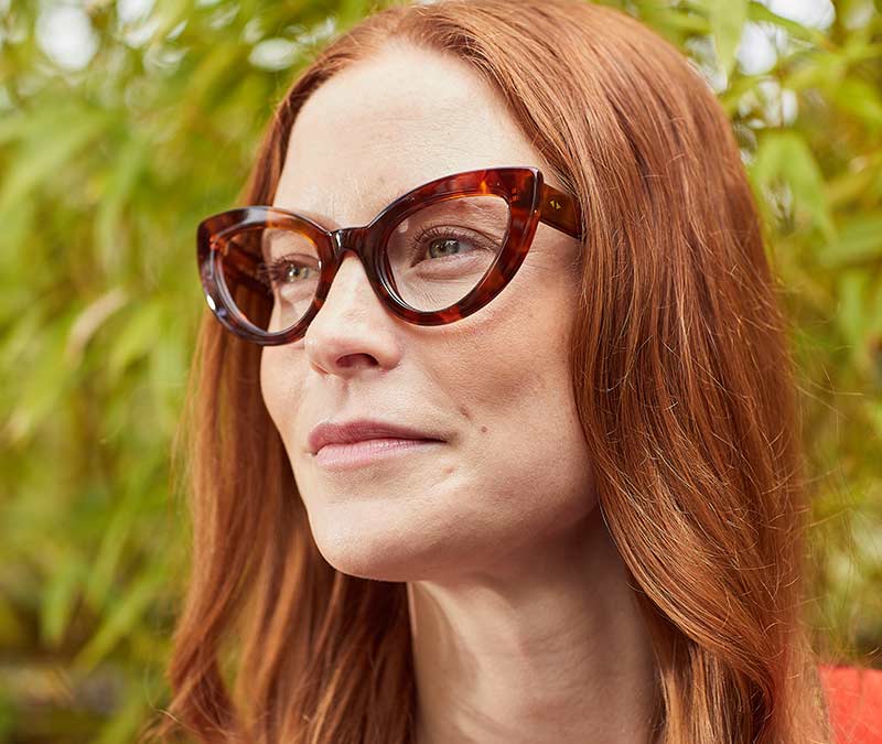 Alexis Amor Juno frames in Amber Fleck