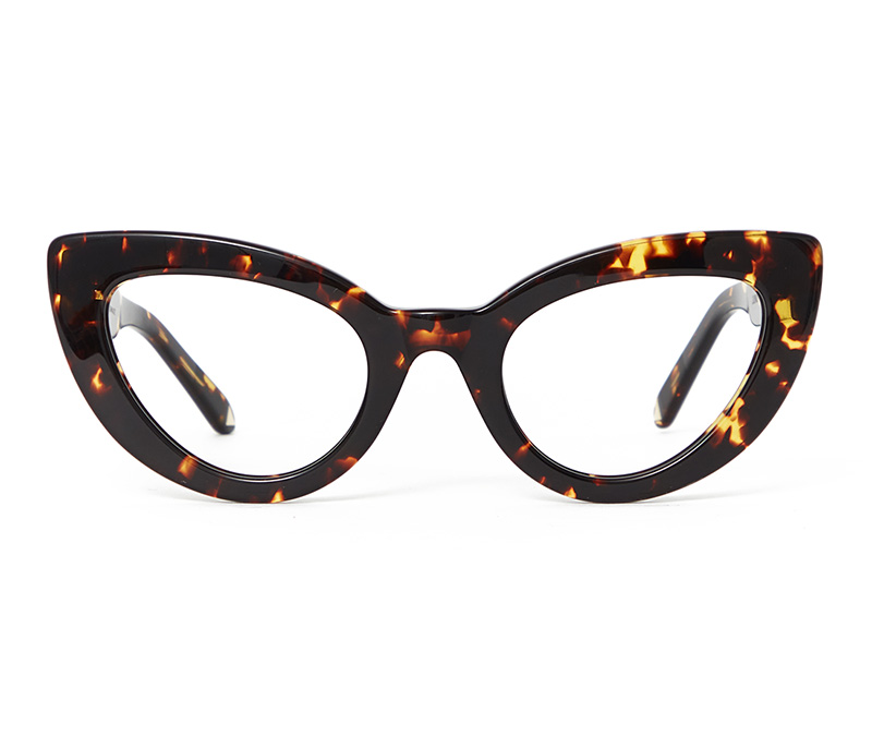 Alexis Amor Juno frames in Amber Fleck