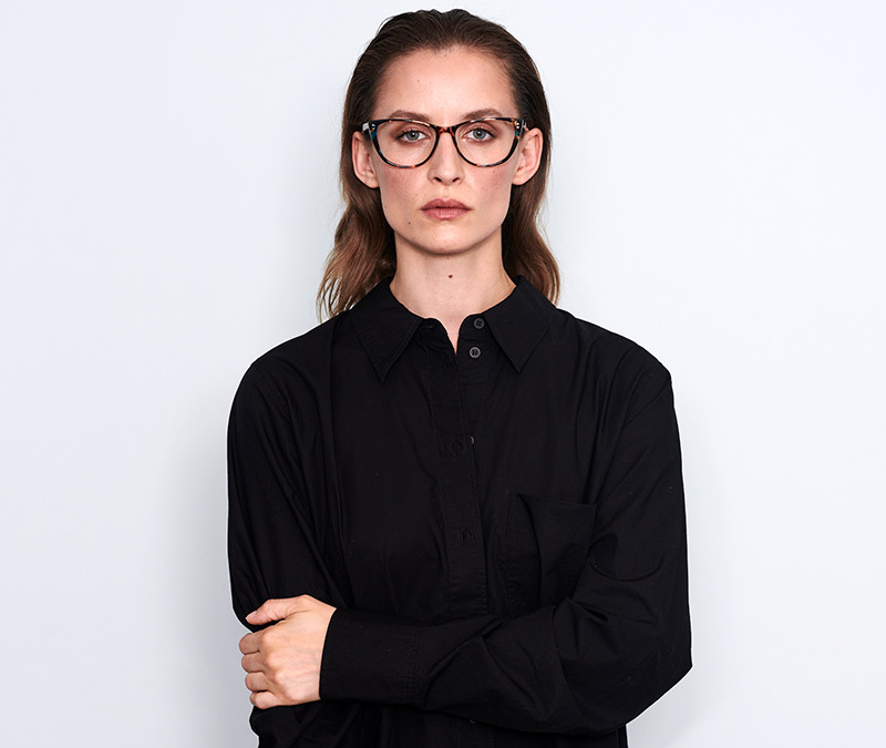 Alexis Amor Lola frames in Gloss Black Amber Fleck