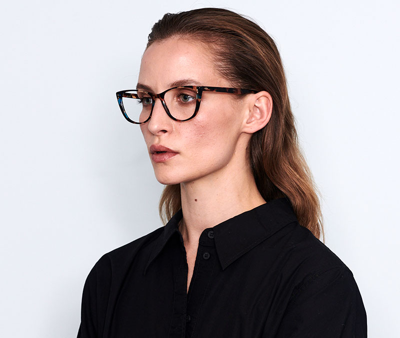 Alexis Amor Lola frames in Gloss Black Amber Fleck