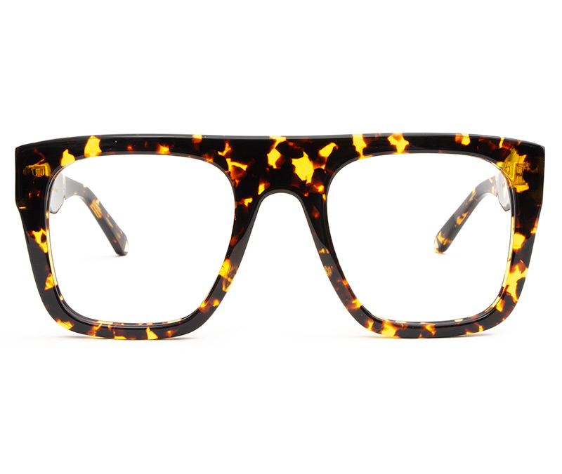 Alexis Amor Max frames in Amber Fleck