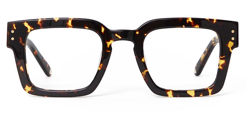 Alexis Amor Maxwell frames in Amber Fleck