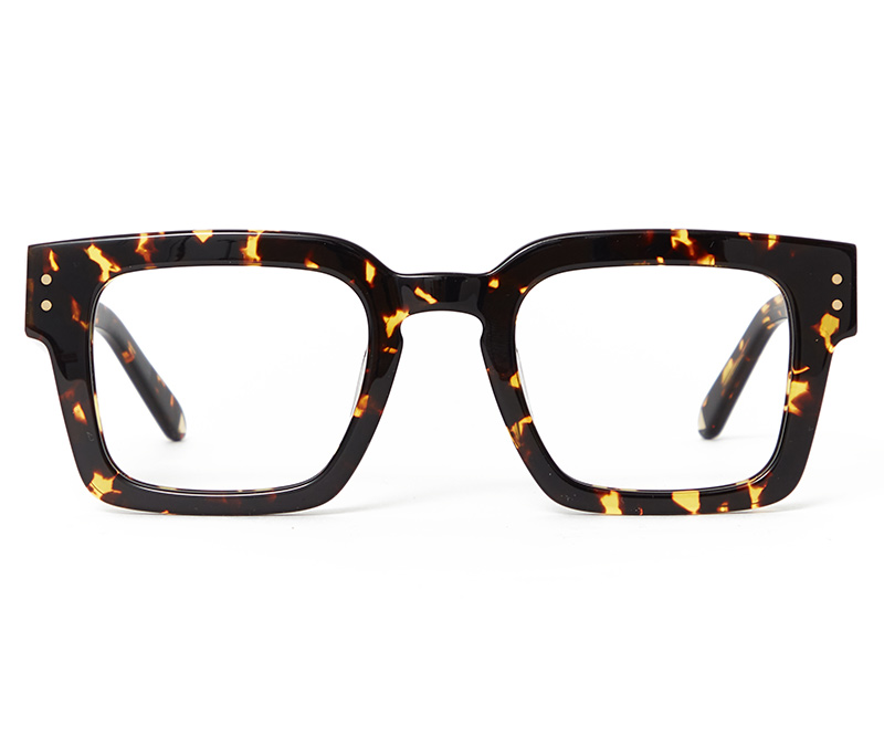 Alexis Amor Maxwell frames in Amber Fleck