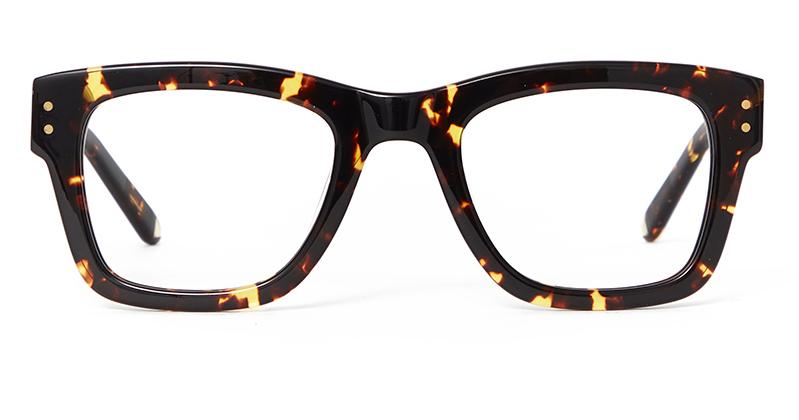 Alexis Amor Ralph frames in Amber Fleck