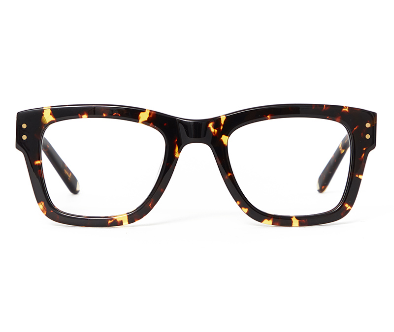 Alexis Amor Ralph frames in Amber Fleck