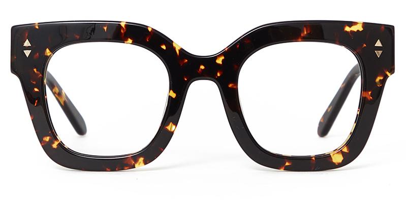 Alexis Amor Ruby frames in Amber Fleck