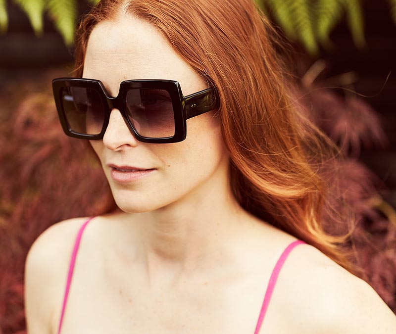 Alexis Amor The Kat sunglasses in Gloss Piano Black