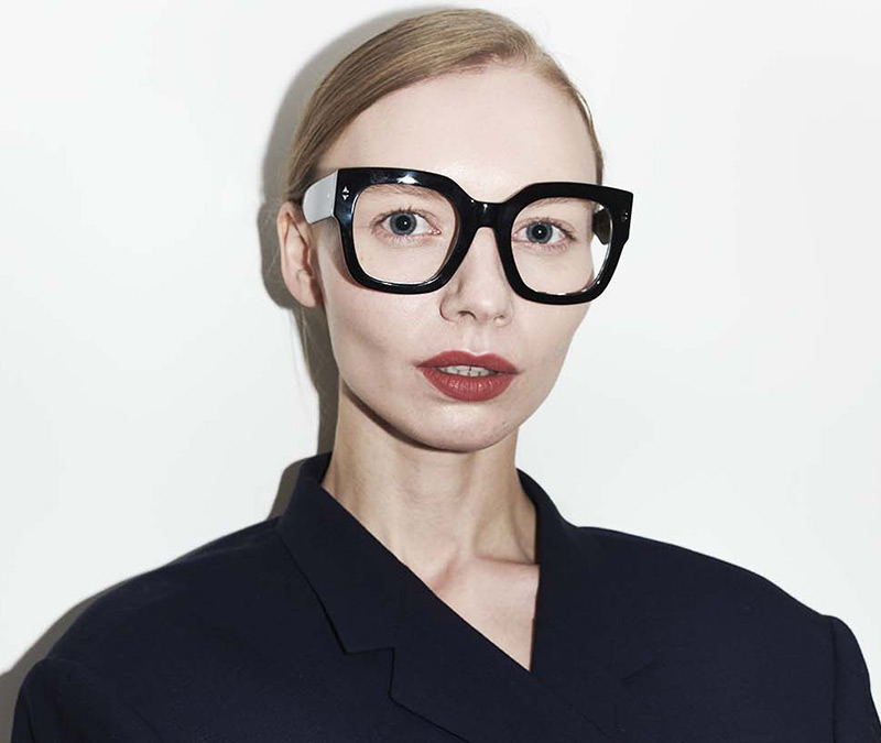 Alexis Amor The Rae frames in Caramel Havana Stripe