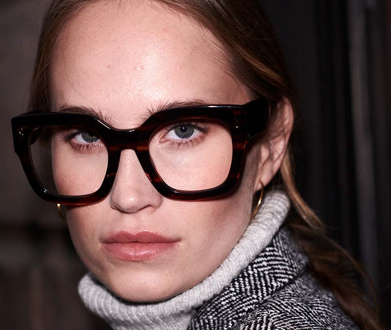 Alexis Amor The Rae frames in Gloss Piano Black + Marble