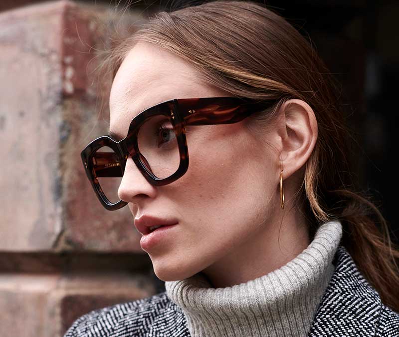 Alexis Amor The Rae frames in Gloss Piano Black + Marble