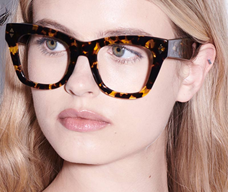 Alexis Amor Willa frames in Deepest Amber Fleck